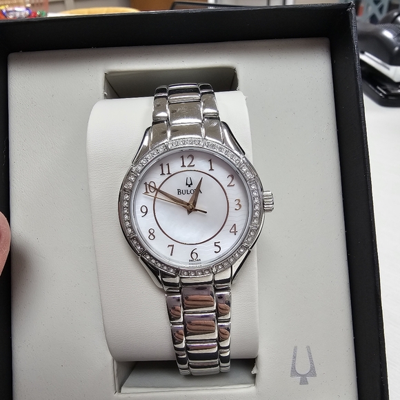 Bulova ladies watch.  Mother of pearl face. Pictures don't do it justice. - Picture 3 of 7